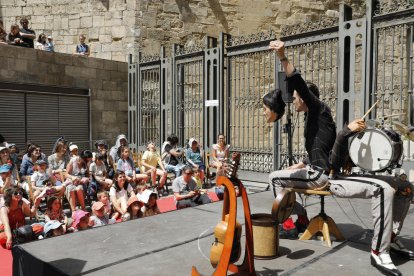 Espectáculo de La Mue/tte en la plaza de la Catedral.