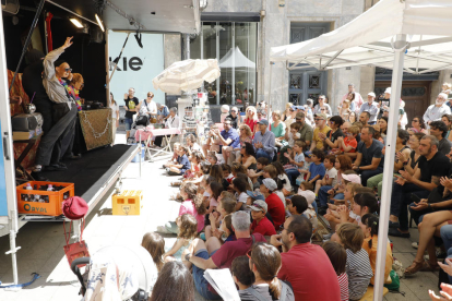 La plaza Sant Francesc acogió 'Échappée Vieille' de Tof Theatre.