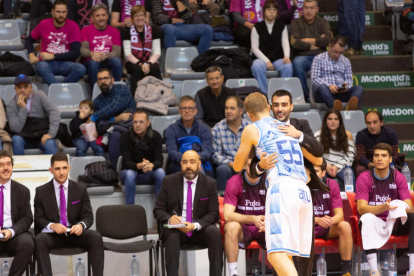 Luka Rupnik saluda a Encuentra en su regreso al Barris Nord.