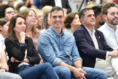 Sánchez, ayer con los candidatos municipales de Murcia.