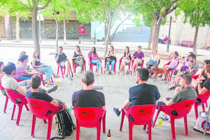 Un momento de la charla ayer en Tàrrega contra los Juegos.