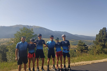 El equipo estatal de fondo con su director técnico Ferran Pubill.