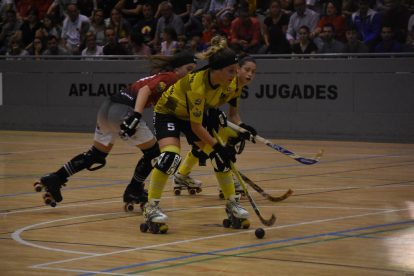 Les jugadores de l’Alpicat van celebrar amb la seua afició, al final del partit, el primer punt a l’OK Lliga.