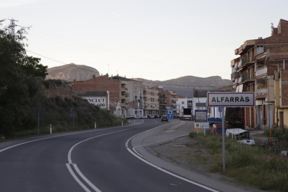 La carretera N-230 al seu pas per Alfarràs.