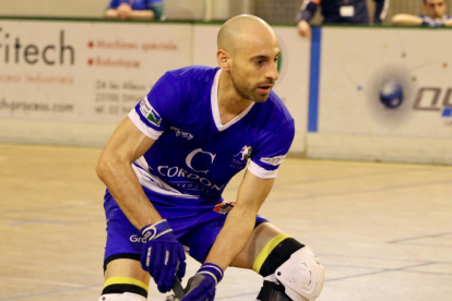 Julián Martínez aportarà experiència i equilibri en defensa.
