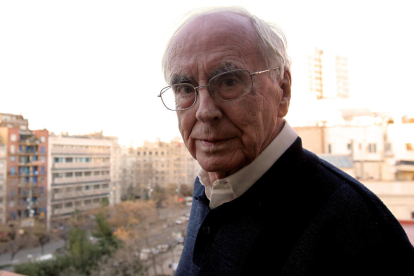 El escritor Josep Maria Espinàs falleció el domingo a los 95 años.