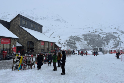 Esquiadors ahir a les pistes d’Espot, al Pallars Sobirà.