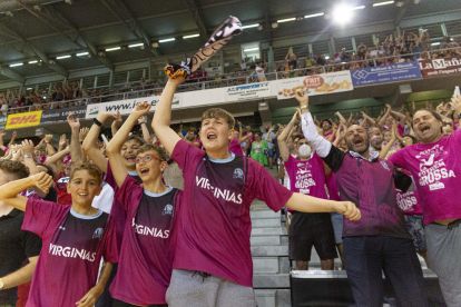 El Barris Nord batió el récord de asistencia en un partido del Força Lleida y por primera vez en quince años se abrió la zona de la tribuna alta, más conocida como Dragon Khan.