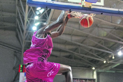 Badji ofreció jugadas tan espectaculares como esta.