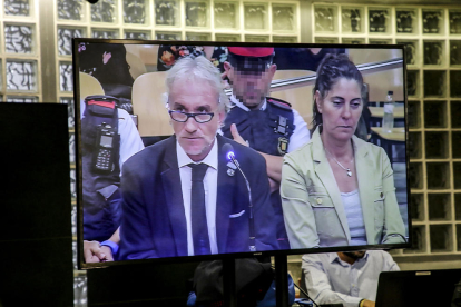El padre y la madre de Nadia, durante el juicio celebrado en la Audiencia de Lleida en 2018.