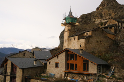 Imagen del campanario de esta población del Pallars Sobirà antes del inicio de las obras.