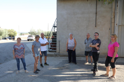 Alguns dels veïns afectats per l’expropiació dels seus habitatges.