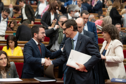 Pere Aragonès y Salvador Illa en el Parlament.