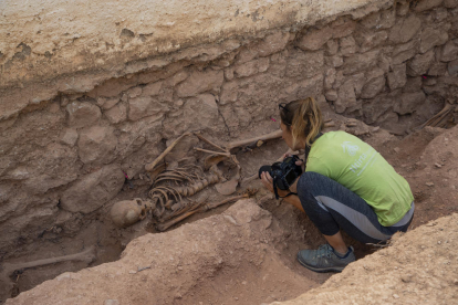 Exhumació del 4 d’agost a la fossa del cementiri de Bovera.