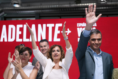 Juanma Moreno i Alberto Núñez Feijóo, ahir a Sevilla.