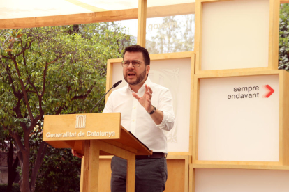 Juanma Moreno i Alberto Núñez Feijóo, ahir a Sevilla.