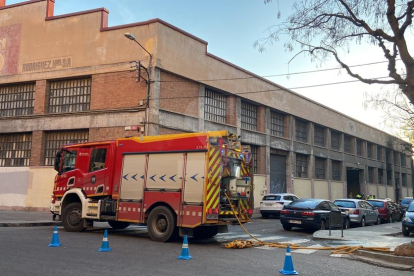 La nave está situada en la calle Pintor García Lamolla de Lleida.