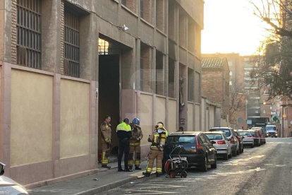 La nave está situada en la calle Pintor García Lamolla de Lleida.