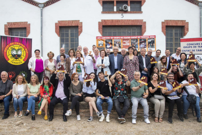 Foto de família de companyies, organització i autoritats.