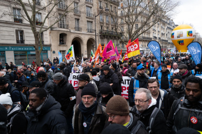 Una de les manifestacions celebrades ahir contra la reforma de les pensions del Govern de Macron.