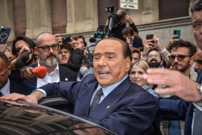 Berlusconi promet 
