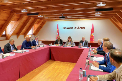 La reunión en el Conselh contó con representantes del Gobierno, del valle, de Lleida y Huesca.