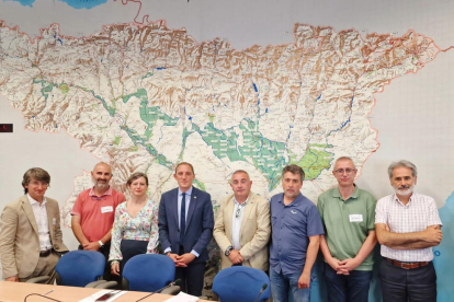 Reunió entre els representants de diferents organitzacions i col·lectius agraris de Ponent i la presidenta així com altres tècnics de la CHE a Saragossa.