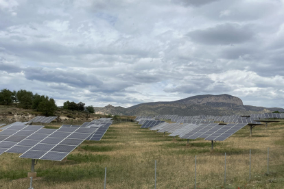 Un parque solar en el pueblo de Basturs, en el término municipal de Isona i Conca Dellà, en el Pallars Jussà.