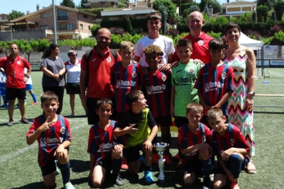 Foto conjunta dels jugadors dels equips participants en el torneig benjamí organitzat pel club Baix Segrià.