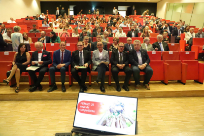 El presidente de la Femac, Josep Ramon Pons, en el centro junto a las autoridades asistentes al acto.