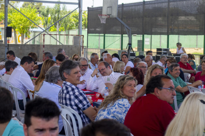 Miquel Iceta fue la estrella de la Festa de la Rosa del PSC en Alpicat, que reunió a unas 300 personas.