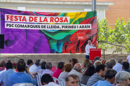 Miquel Iceta fue la estrella de la Festa de la Rosa del PSC en Alpicat, que reunió a unas 300 personas.