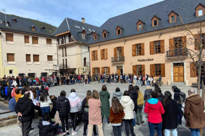 Cervera. La capital de la Segarra va celebrar el 8M a la plaça Santa Anna amb la lectura del manifest reivindicatiu i el ball de la Miliciana.