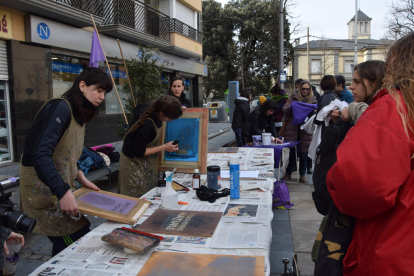 Cervera. La capital de la Segarra va celebrar el 8M a la plaça Santa Anna amb la lectura del manifest reivindicatiu i el ball de la Miliciana.