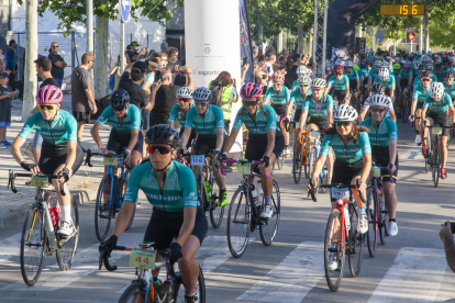 Les ciclistes, instants abans de sortir a Tàrrega.