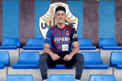 Nuevo portero para el Tàrrega  -  La UE Tàrrega ha incorporado a un nuevo portero antes del debut del equipo en la Copa Lleida. Se trata de Amaro Navarrete, guardameta tarraconense de 21 años que llega al club del Urgell procedente del Balaguer.