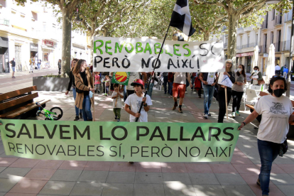 Imatge d’arxiu d’una manifestació a Tremp el 2021 contra noves línies d’alta tensió al Pallars.