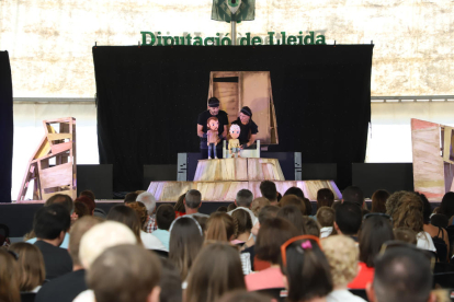 L’espectacle ‘La llàntia meravellosa’ de Festuc Teatre va obrir ahir el festival de Sunyer.