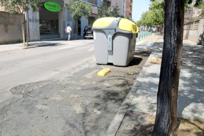 La Paeria de Lleida fa una crida a la població per trobar els responsables de la crema d'una vintena de contenidors