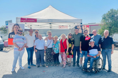 Vox -  El secretario general de Vox, Ignacio Garriga, visitó el mercado de Torrefarrera y dijo que a su partido le importa un rábano los conocimientos de catalán para trabajar en empresas públicas. 