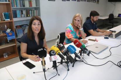 La tinenta d'alcalde Cristina Morón ha presentat les novetats que s'incorporen al protocol per fer front a la calor

Data de publicació: dilluns 10 de juliol del 2023, 13:19

Localització: Lleida

Autor: Ignasi Gómez