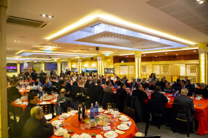 El salón del Sushi Zheng Restaurant se llenó ayer para celebrar la llegada del año del Conejo.