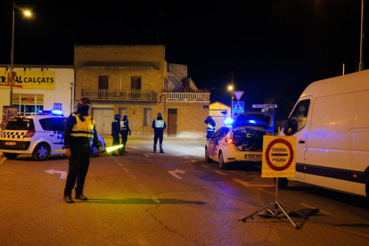 Imagen de archivo de un control de alcoholemia de la Guardia Urbana de Balaguer. 