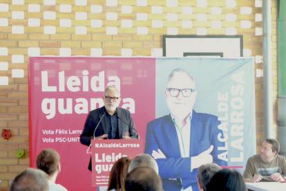 Larrosa, en la asamblea que el PSC celebró ayer en Butsènit.