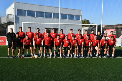 La plantilla de l’Alpicat, abans de començar el primer entrenament del curs.