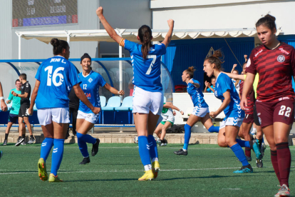 Les jugadores de l’AEM, celebrant l’1-2, que donava esperances a l’equip en el minut 69.