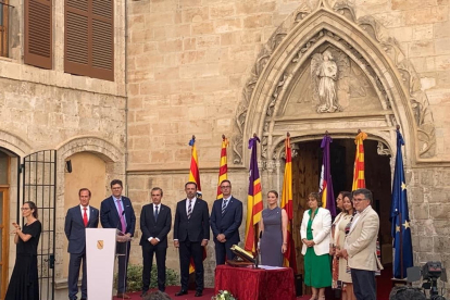 Els deu consellers del Govern de Prohens juren i prenen possessió.