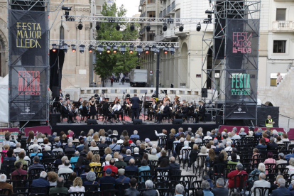 La Banda Municipal de Lleida, ahir a la plaça Sant Joan.