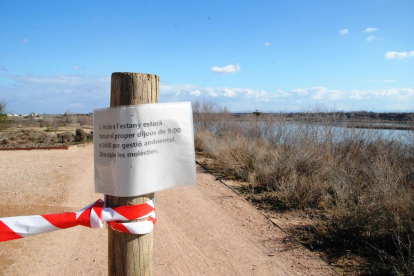 Els accessos a l’estany es van tancar durant la batuda.