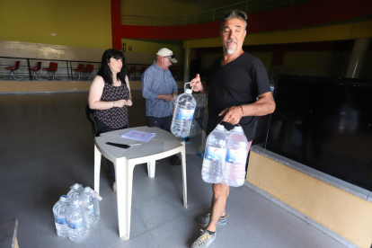 Juncosa va repartir ahir aigua embotellada a la població